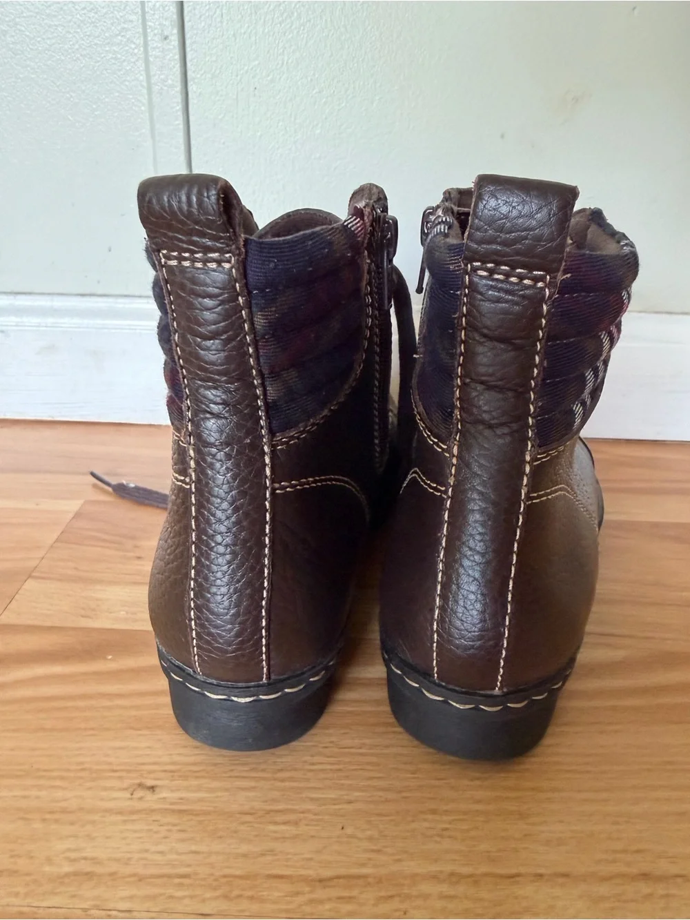 Clarks Collection Brown Leather Ankle Boots Side Zip Soft Cushion Women’s 7